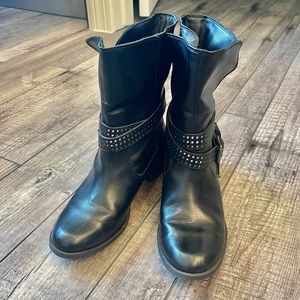 SIMPLY VERA-VERA WANG black studded boots